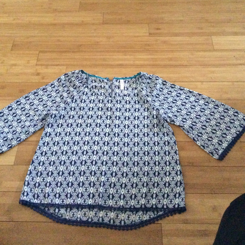 Xhilaration women’s blouse size medium